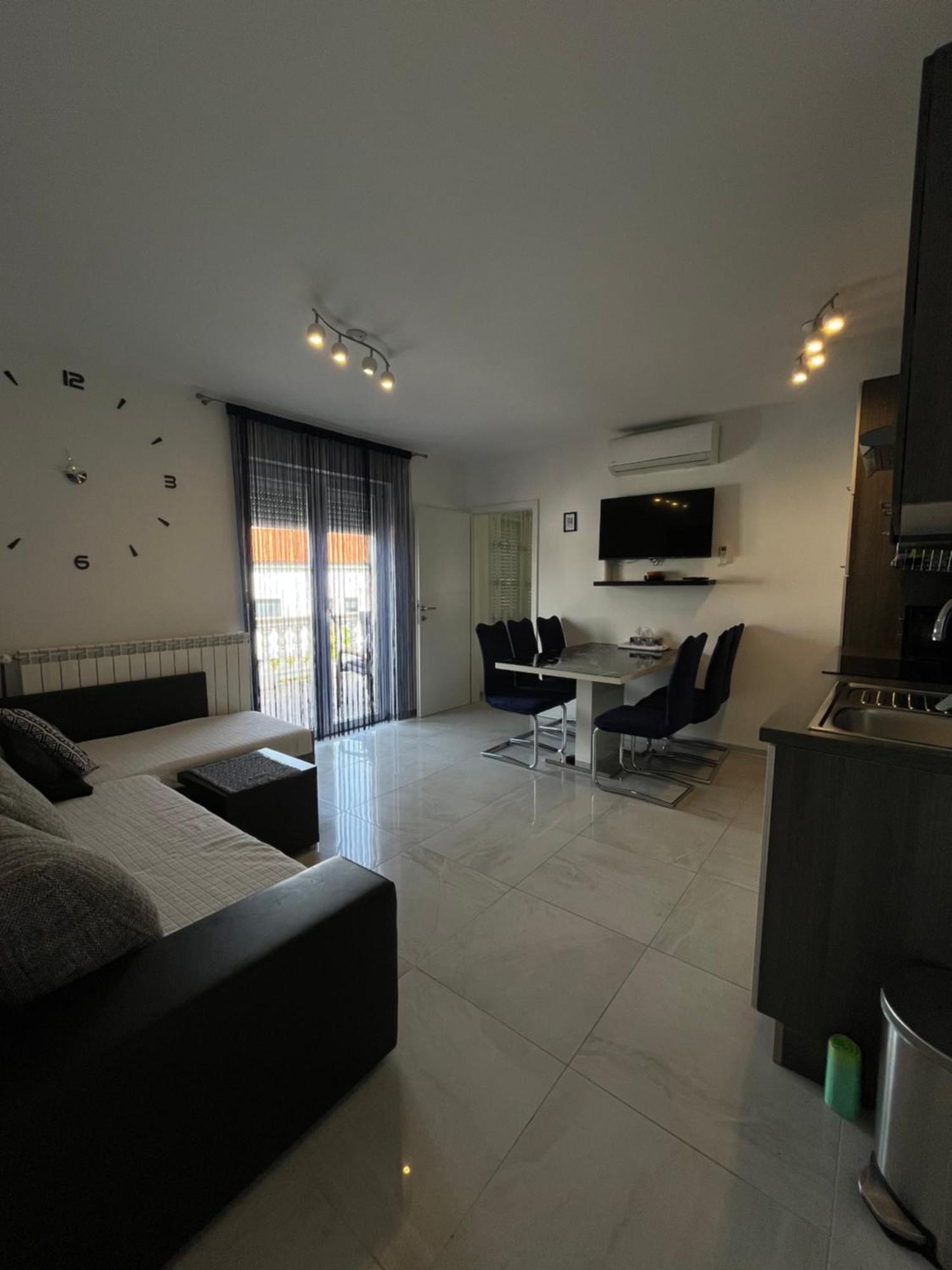 Apartments Ostojic 크르크 외부 사진